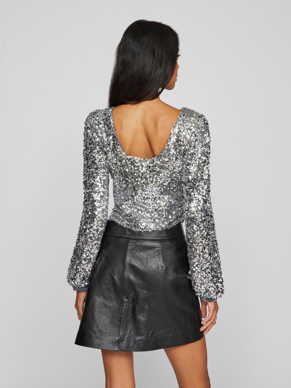 model_shot-back